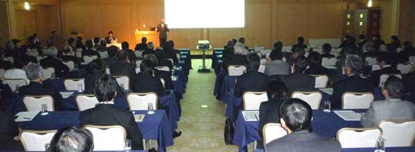第9回 プロセスイノベーションセミナー 2010セミナー基調講演１　ヤマト運輸株式会社　／岡村様のご講演の様子